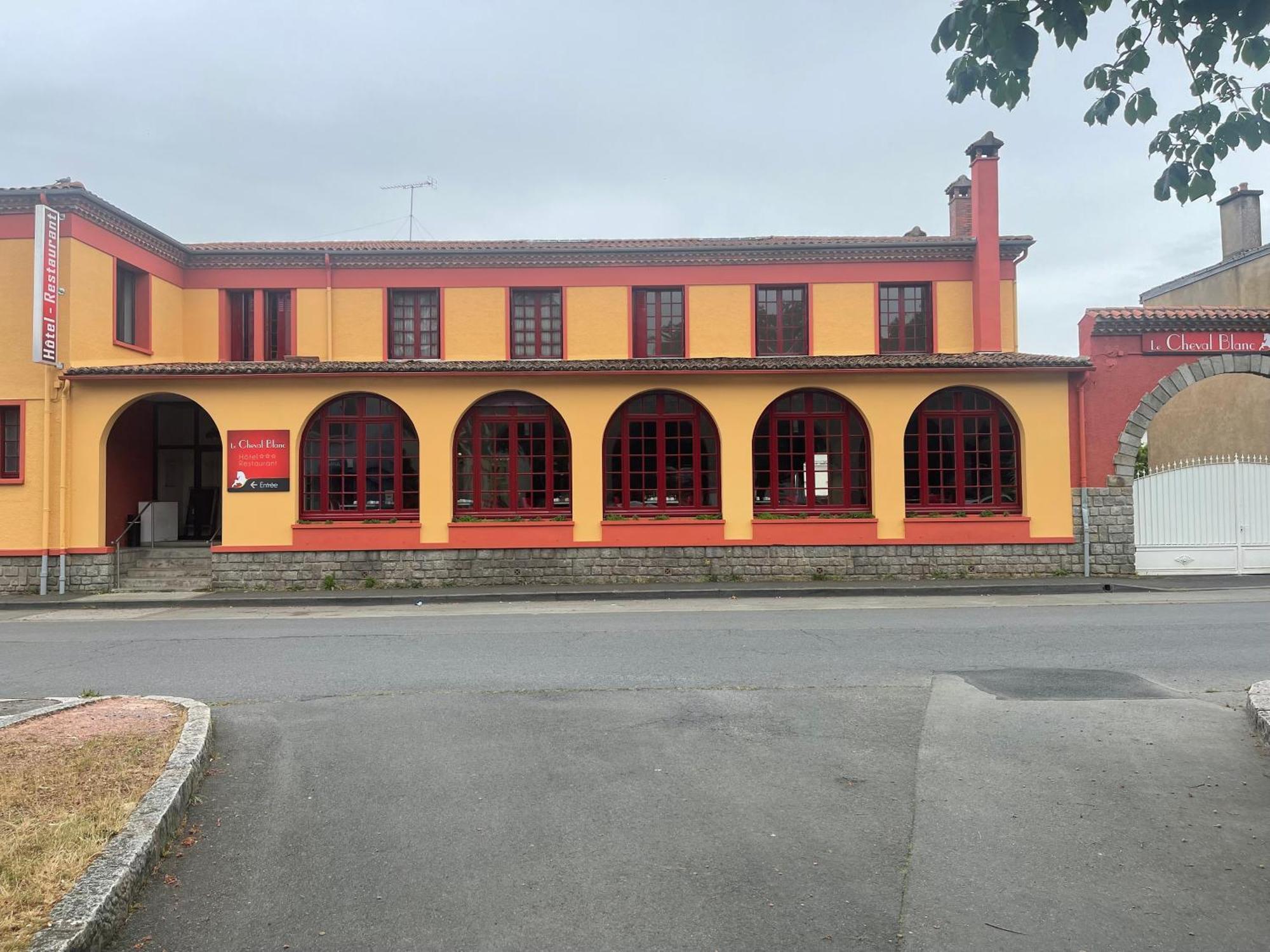 Hotel Du Cheval Blanc Cerizay Zewnętrze zdjęcie
